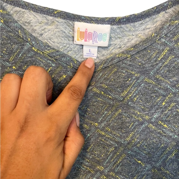 LuLaRoe ~ Women's High Low Light Blue Quarter Sleeve Shirt Size Large - Picture 3 of 5